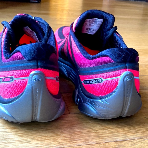 Brooks Pureflow P2 Women’s 10 running sneakers bright coral/pink, black & silver - Picture 7 of 13